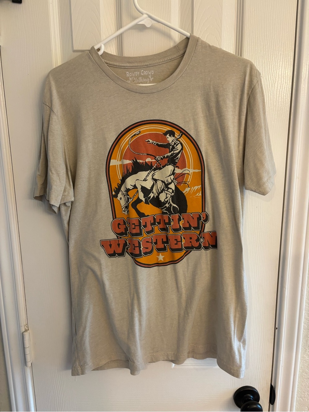 Rowdy Crowd Clothing Gettin’ Western Graphic T-Shirt Men’s Large Beige Rodeo